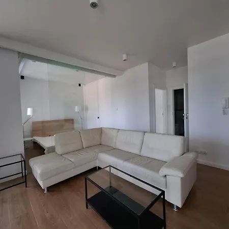 アパート White Glove Wojska Polskiego- Szpital Mswia オルシュティン