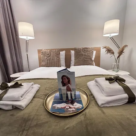 White Glove Wojska Polskiego- Szpital Mswia アパート *